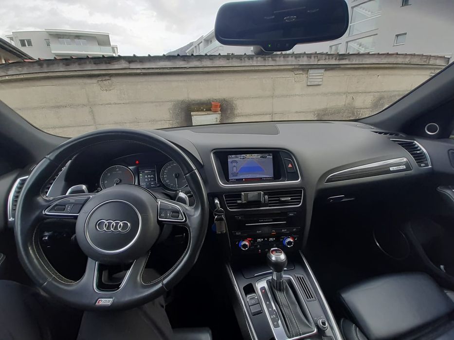 Ади SQ5 на части