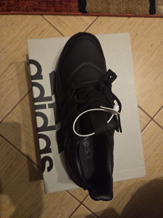 Adidași Adidas Ultraboost – mărimea 44 (28 cm) – NOI – piele 100%