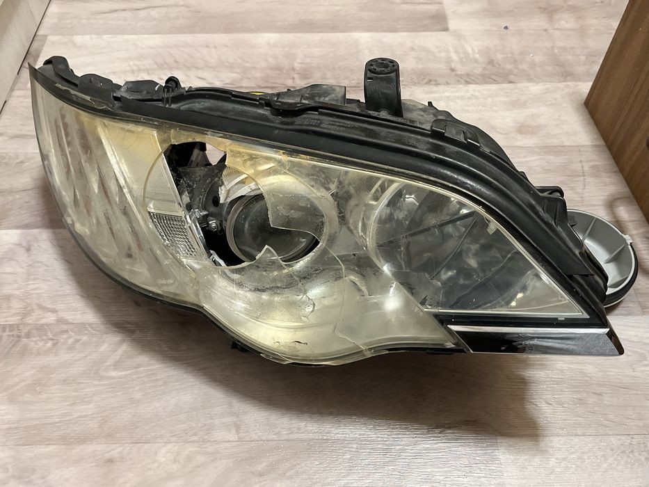 Продам на запчасти фару правую  Subaru Outback \ Legacy. 2008 рестайл