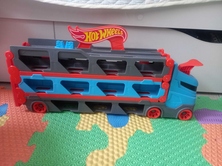 Hot wheels автовоз