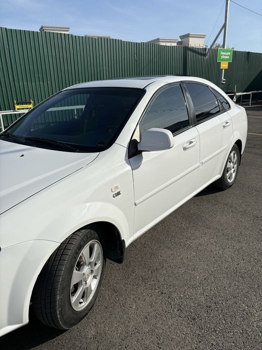 Продам gentra белый