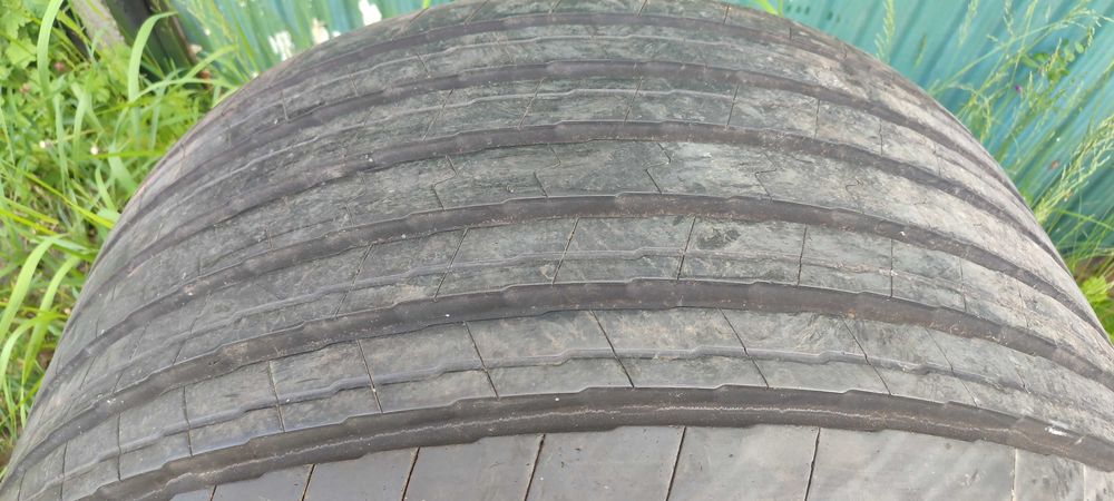 Продавам гума за тежкотоварно ремарке 445 45 19.5