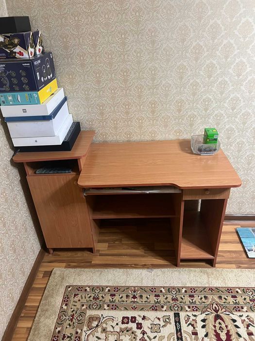 Продам компьютерный стол