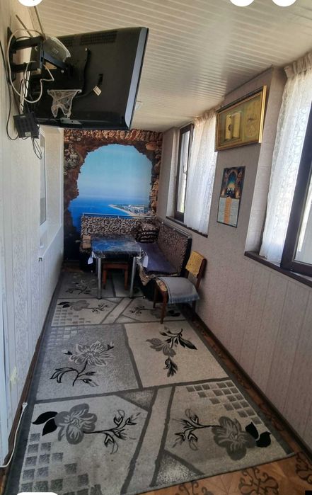 Юунусобод 18 квартал 4/4/4 уй сотилади 77 серия