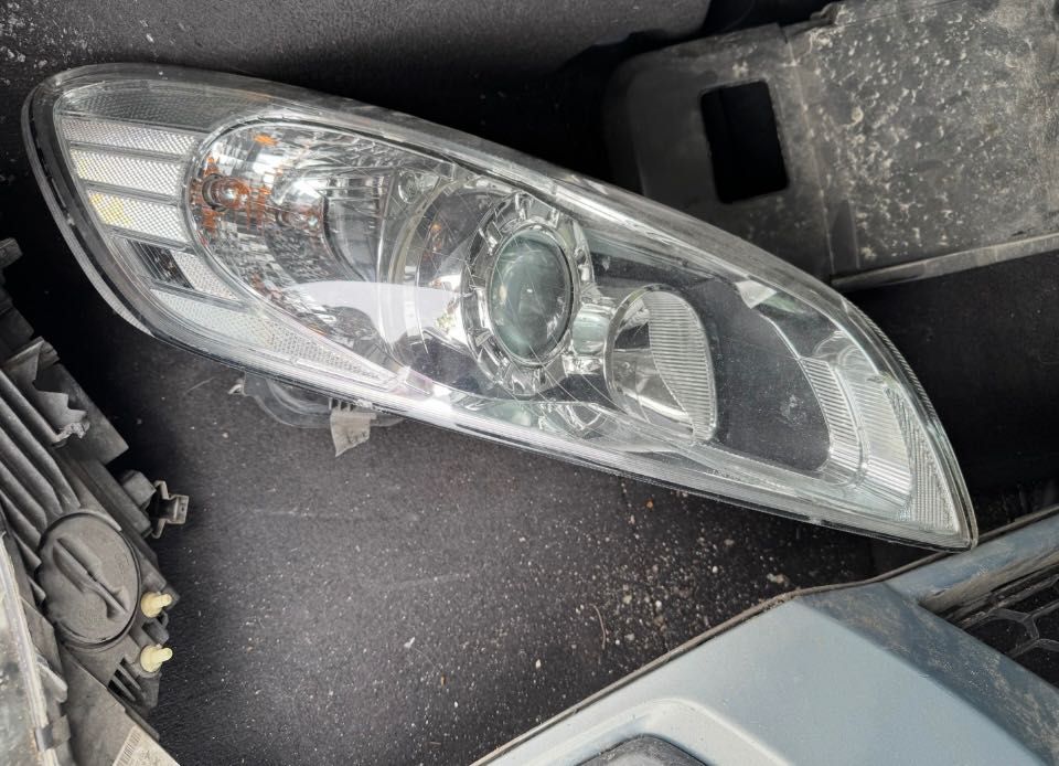 Десен фар Volvo c30 2012