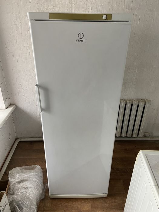 Морозильник вертикальный в хорошем состоянии