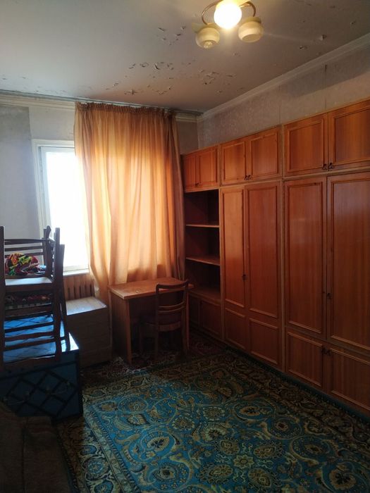 Продам 4-комнатную квартиру на Фархадском базаре , собственник