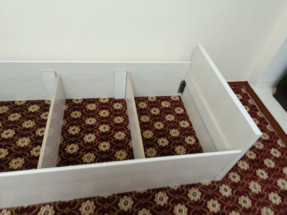 Спальный кровать