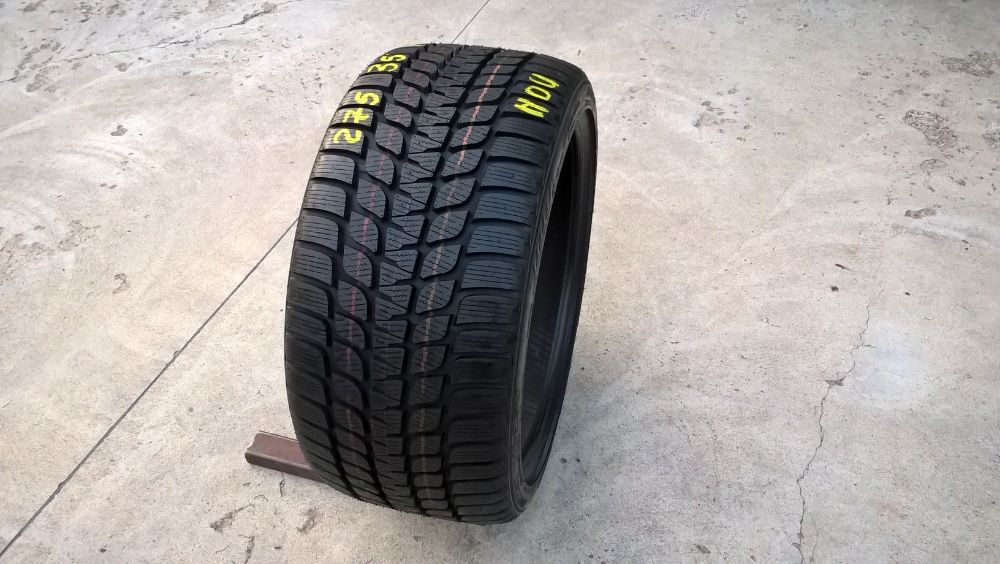 O anvelopa noua de iarna 275 35 19 bridgestone blizzak LM 25