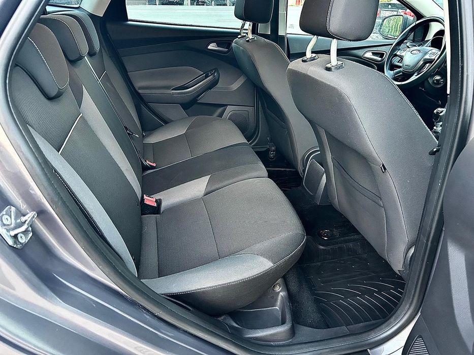 Ford focus Titanium 1.6 diesel 6+1 Viteze  Dublu Climatronic, Jante 17