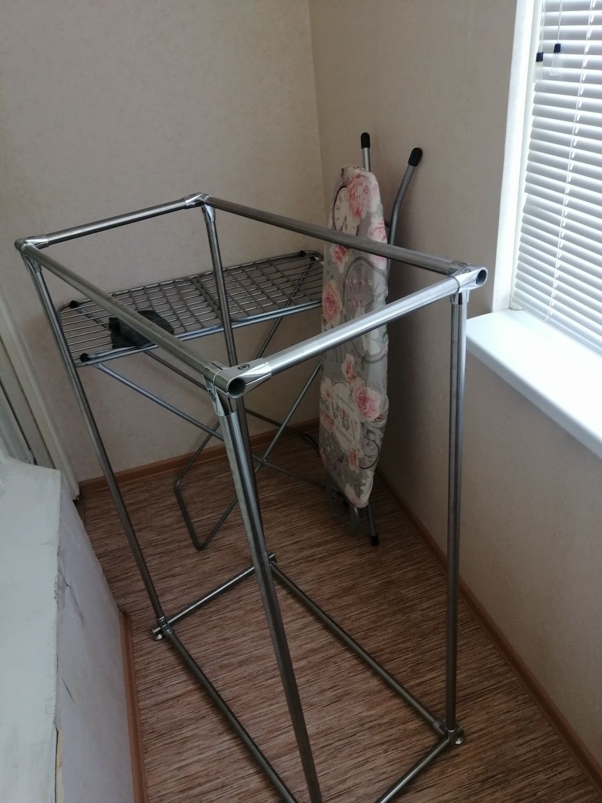 Продаётся вешалка для одежды