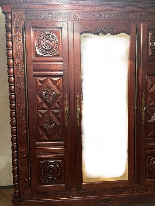 Масивен дъбов гардероб