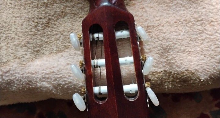 Chitara Originala Hora Reghin cu husa originala inclusa