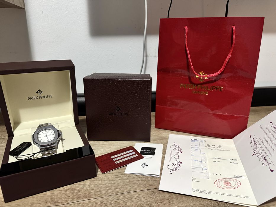 De vânzare – Patek Philippe Nautilus – Nou, Full Set