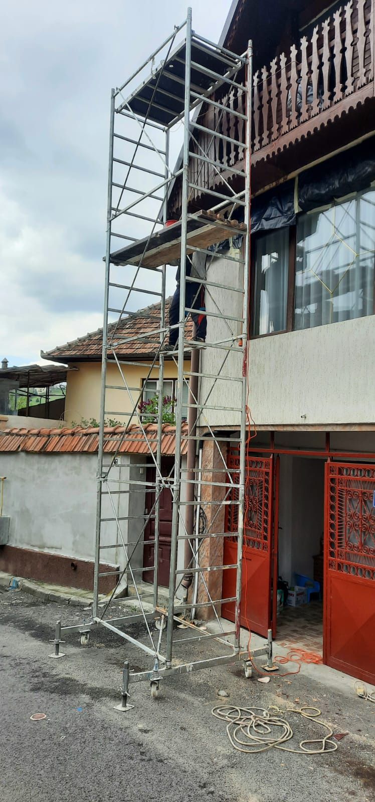 Inchiriere schela mobila din aluminiu interior / exterior