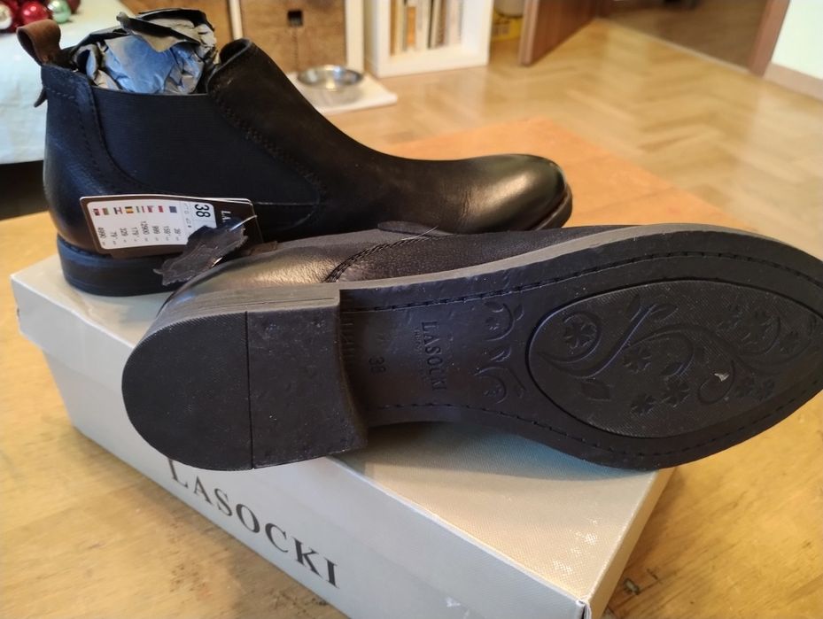 Продавам дамски кожени боти, чисто нови