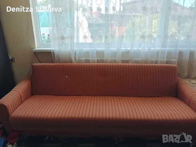 Продавам диван , тъмно червен цвят