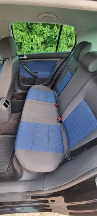 Vând Volkswagen Golf V