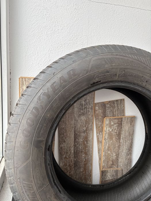 Vand 2 cauciucuri GoodYear 235 65 17 108W dot 1123