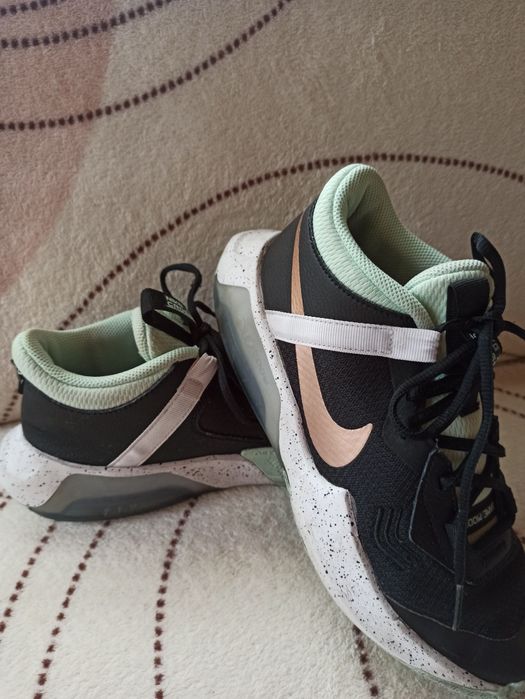 Запазени маратонки Nike