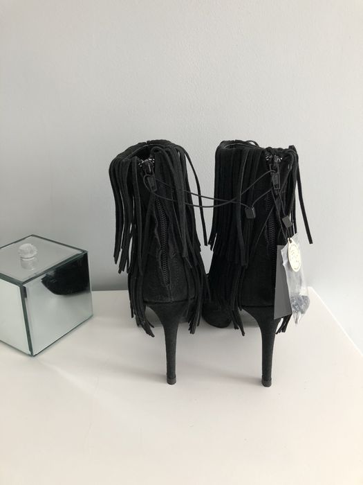 Botine noi Zara cu franjuri