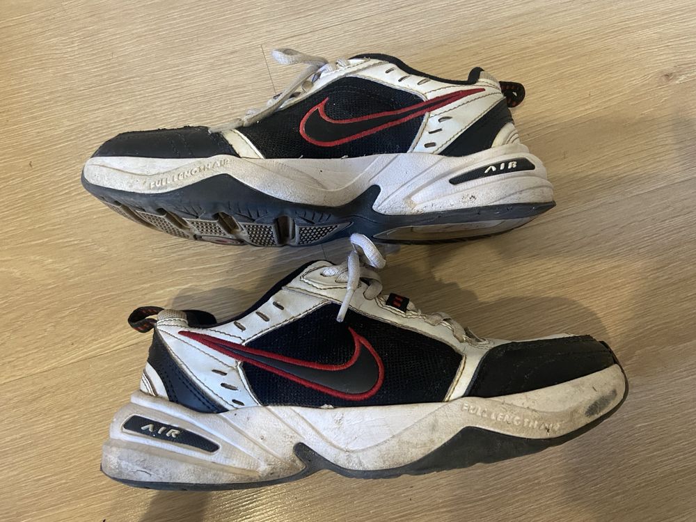 Продам кроссовки Nike air monarch