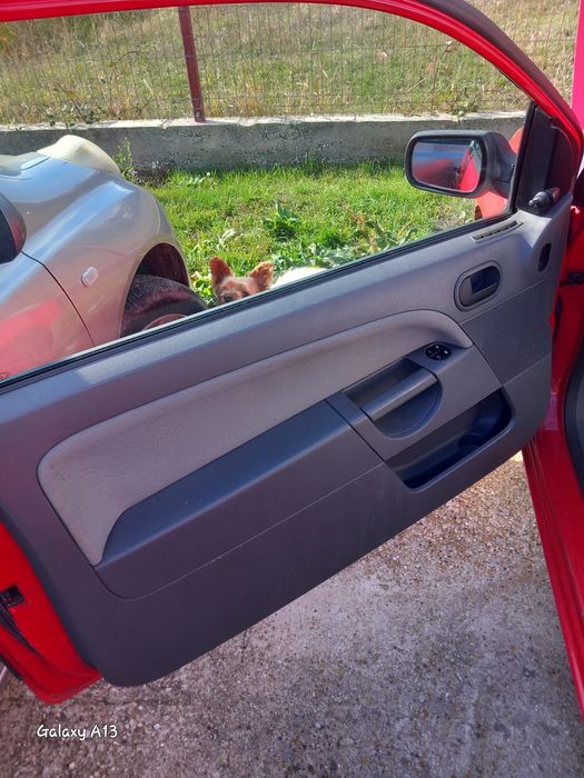Vand ford Fiesta 2003 pentru piese