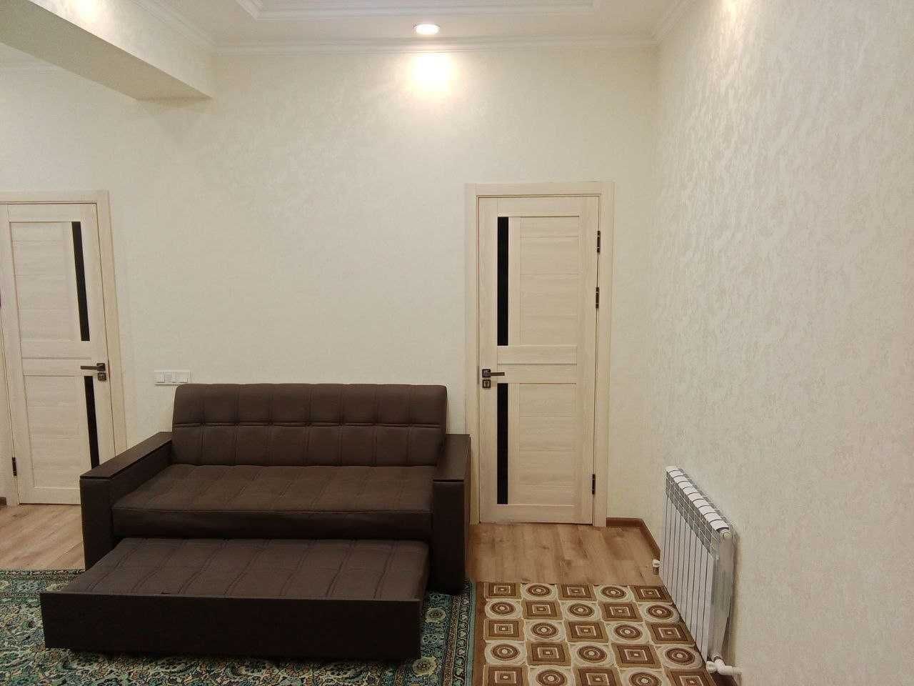 Продаётся квартира 47 м2 1в2/2/7 кирпич возле Эко базара 61.000 у.е