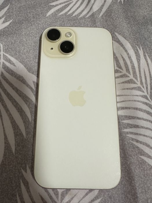 Iphone 15, în stare foarte bună + cadou husă