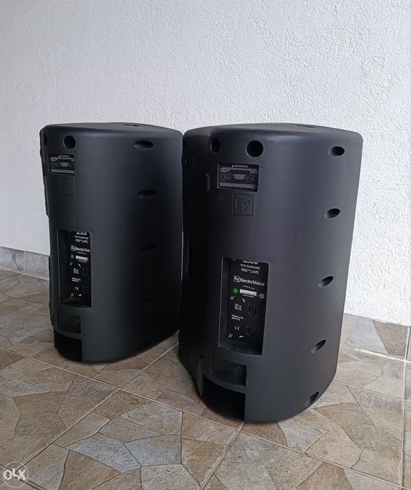 Vand 2 boxe EV zx4 stare impecabila tinute in huse