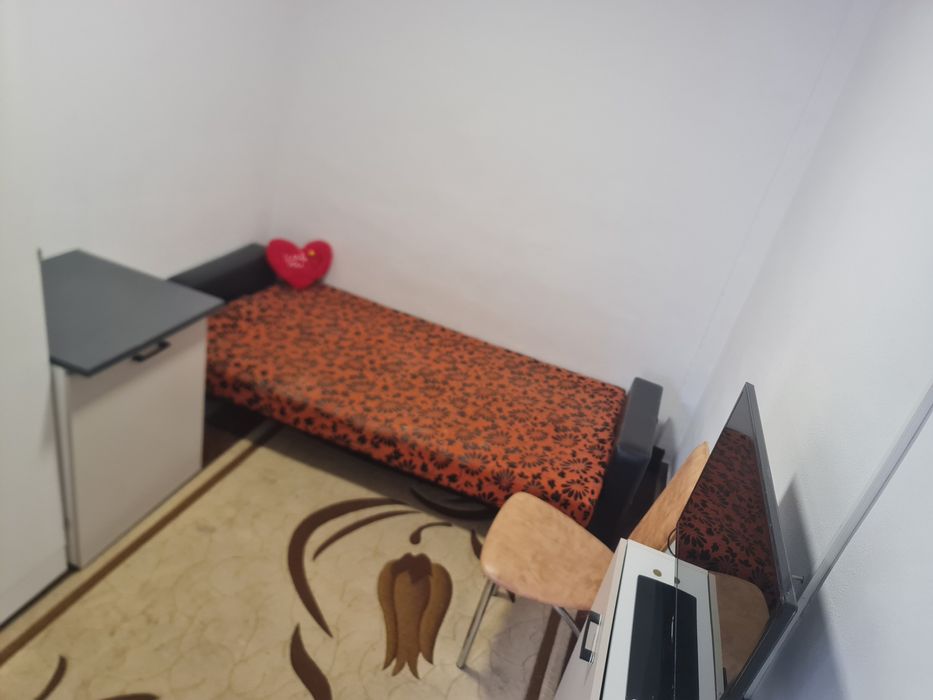 Închiriez garsoniera