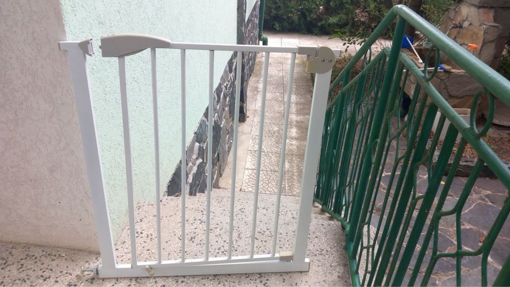 Предпазна врата/ преграда за домашни любимци или деца