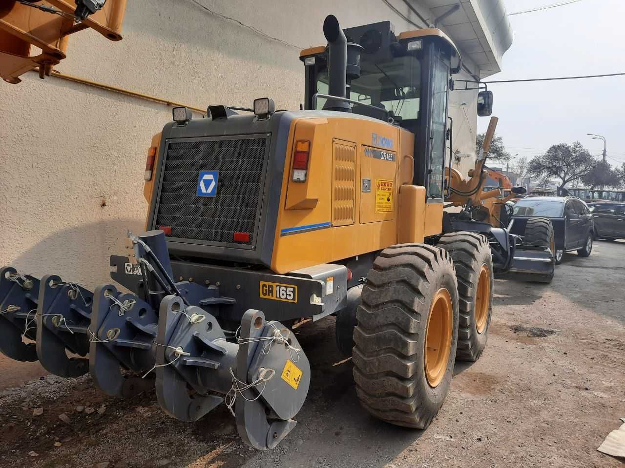 Автогрейдер XCMG GR 165. бошка турдаги махсус техникалар хам мавжуд.