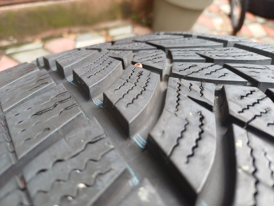 Vând 4 anvelope de iarna 235 65 r17 GOODYEAR  foarte bune