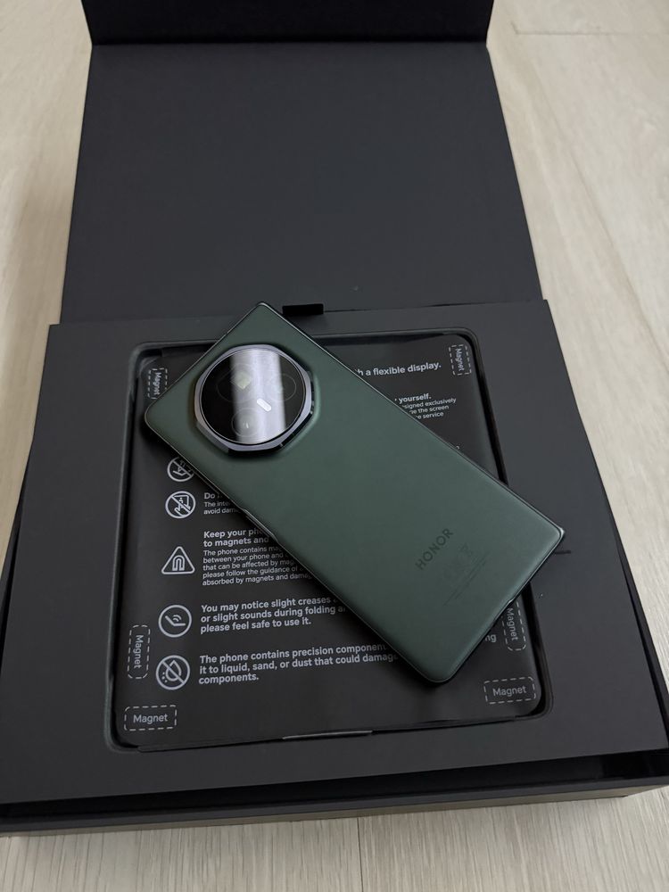 Honor magic V3 nou garantie 2 ani