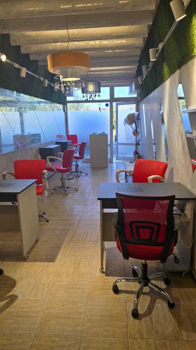 Дава под наем част от дейставщ и разработен салон за красота