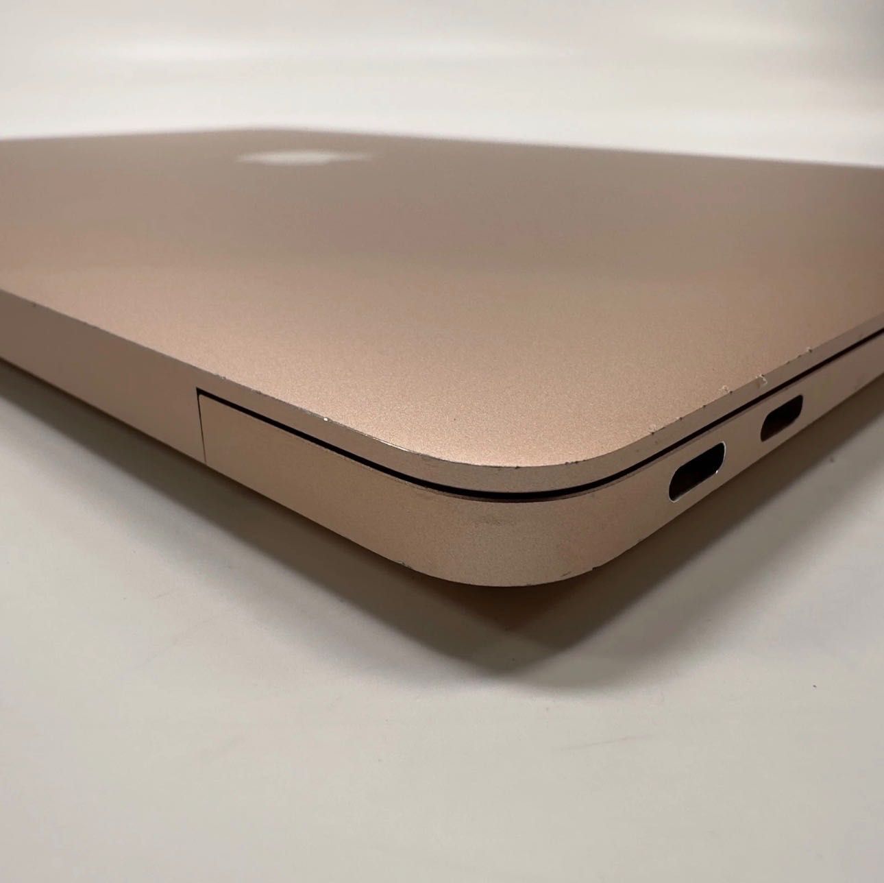 Macbook Air M1 Gold неработещ дисплей