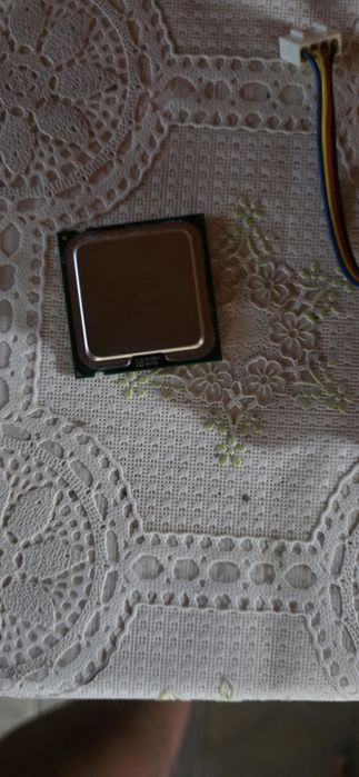 Vand procesor intel core i5 2500 si core 2 duo perfect pentru in deskt