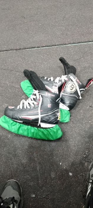 Коньки хоккейные катался прошлую зиму и все