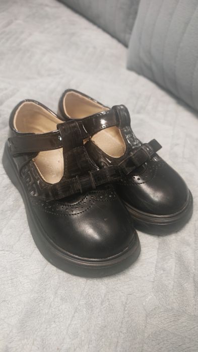 Туфли на девочку 28 р