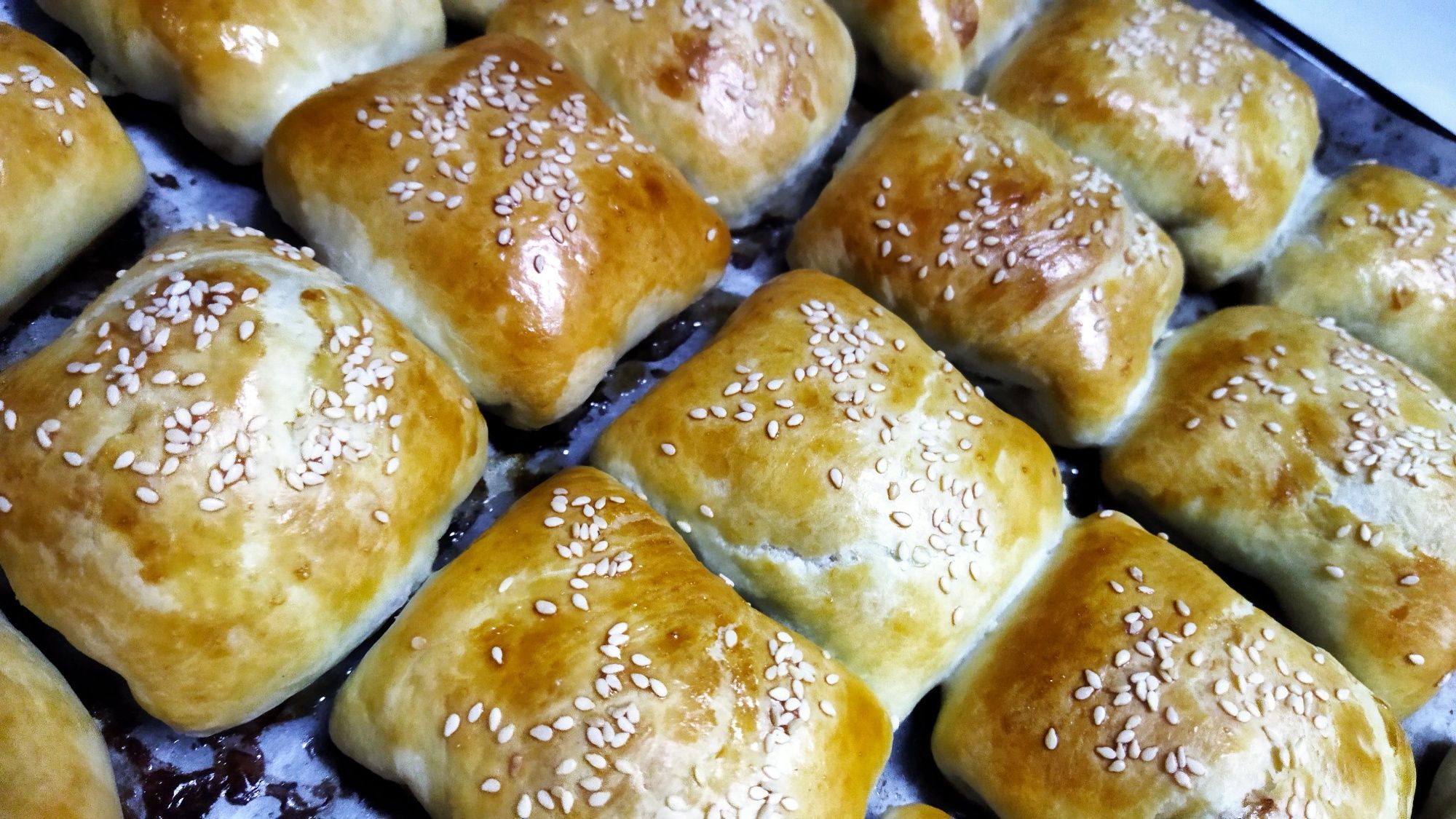 Баурсаки,пироги,самса,пирог с орехом и изюмом...
