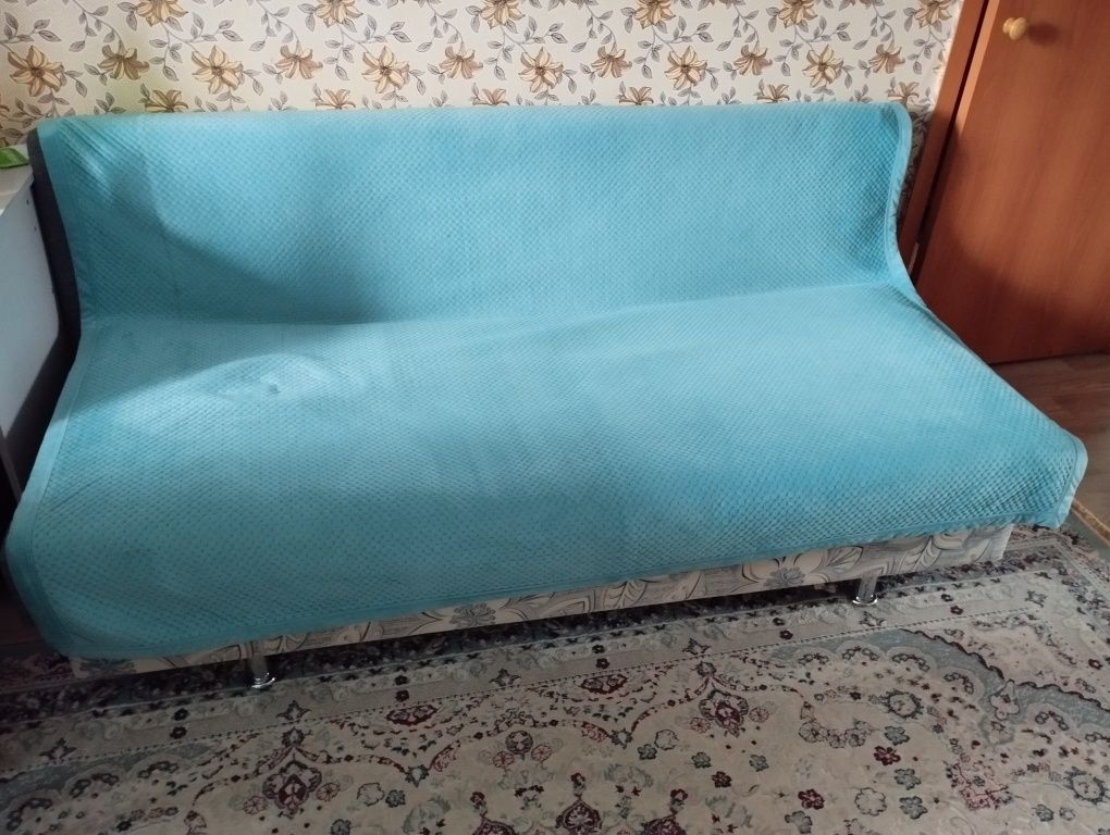 Продам диван в нормальном состоянии
