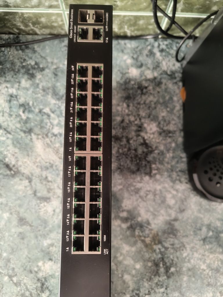 Switch Cisco 24porturi
