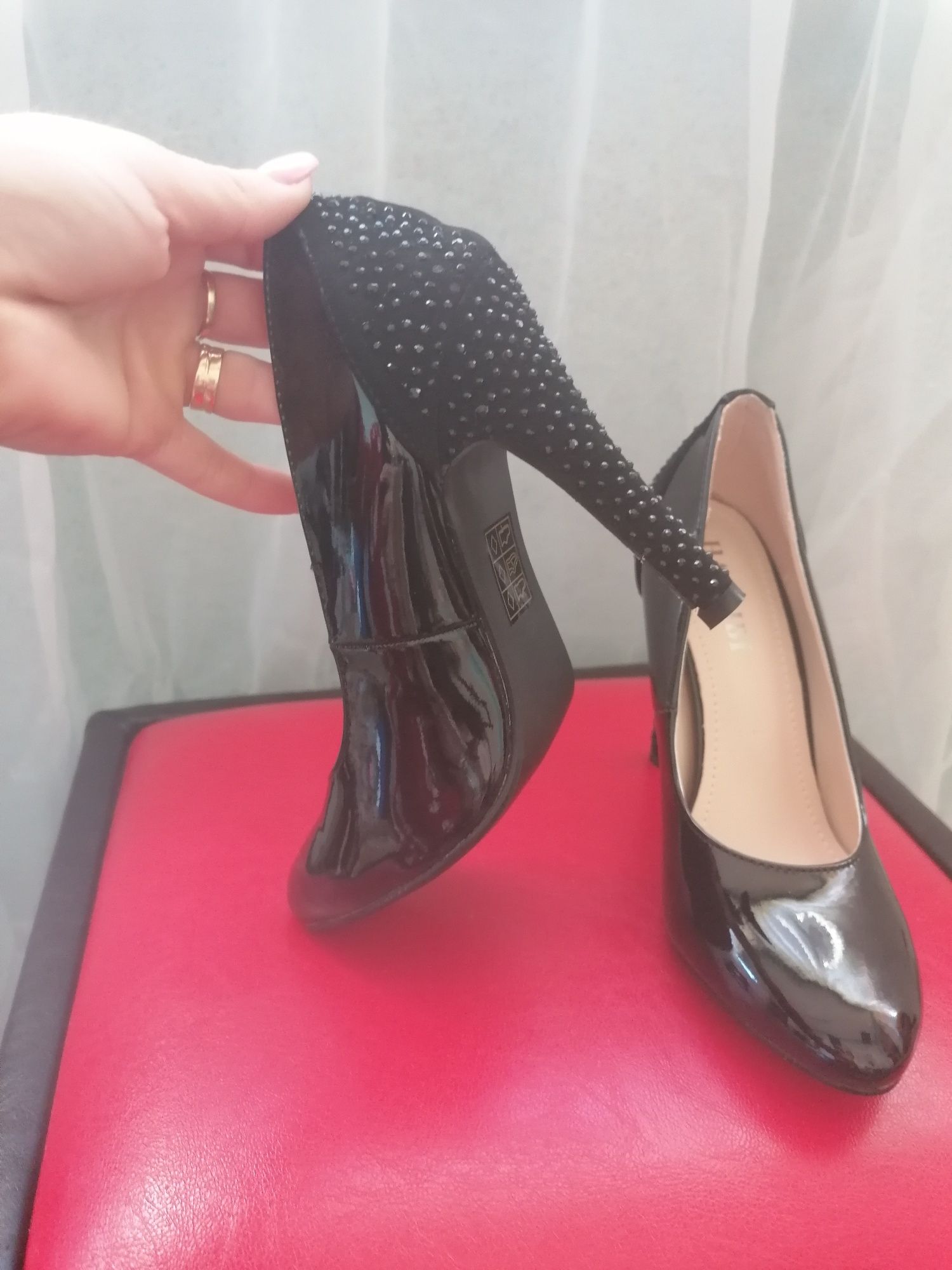 Pantofi de damă cu toc mărimea 35