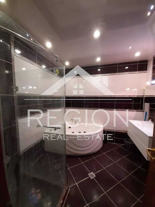 Дава се под наем Тристаен апартамент в Варна, Левски - 140 кв.м за 510 € - Снимка #7