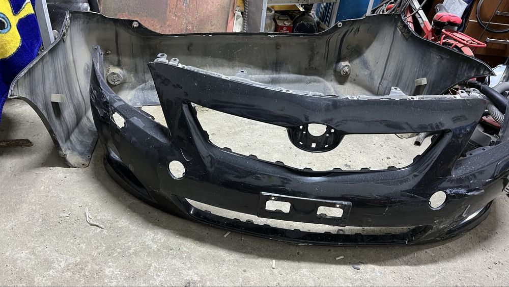 Продается передний бампер Toyota Corolla