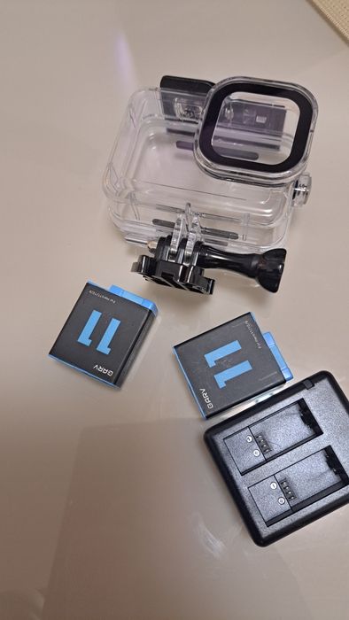 Gopro 11  аксесуари ,водоусточив кейс и две батерии със зарядно