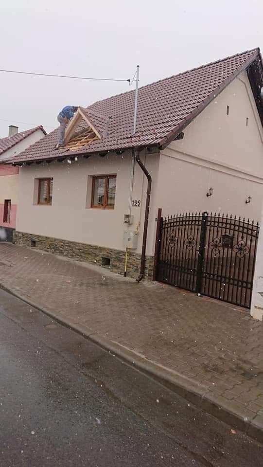 Acoperisuri și reparatii de urgenta