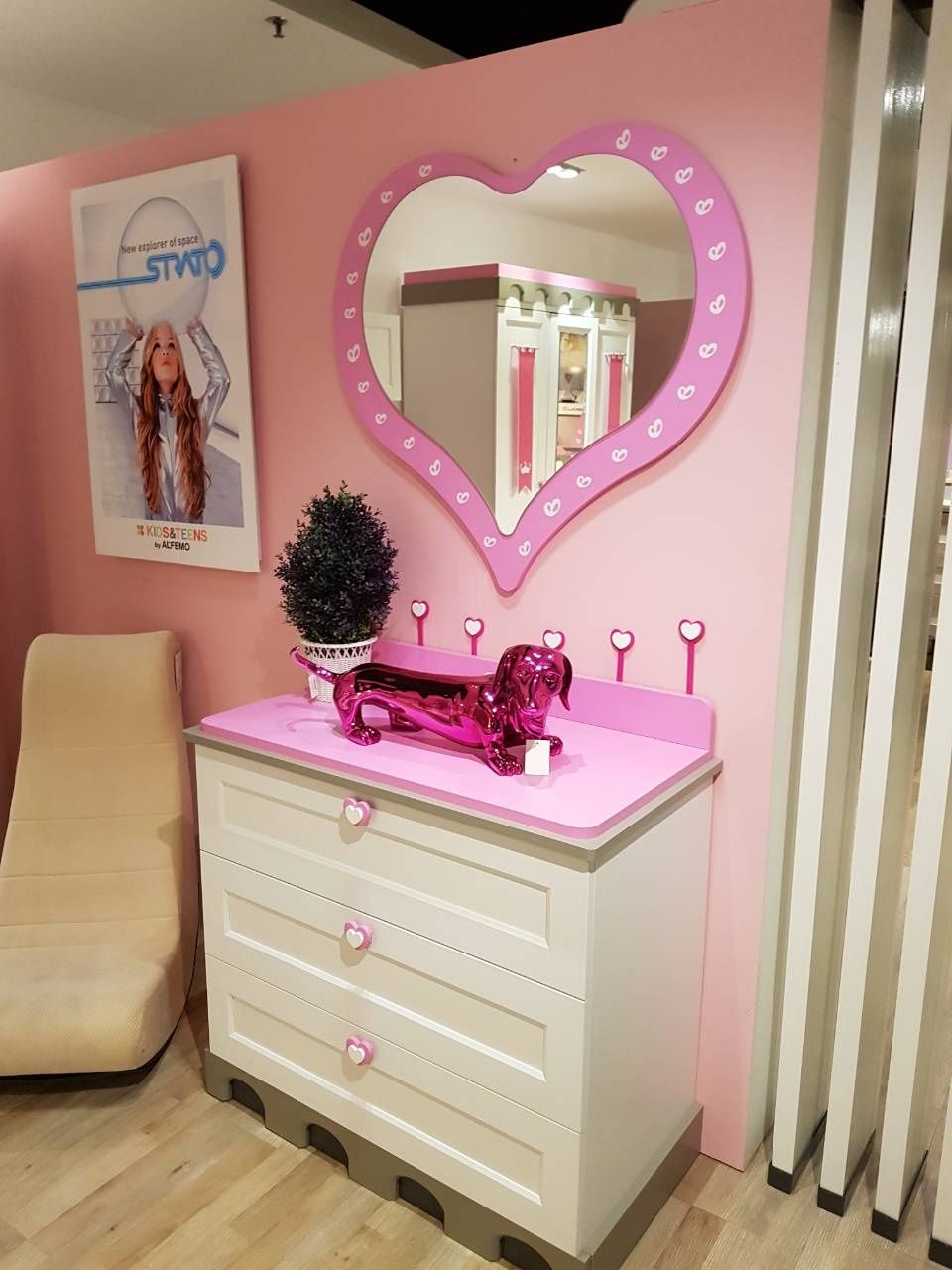 Нови мебели за детска стая Princess castle