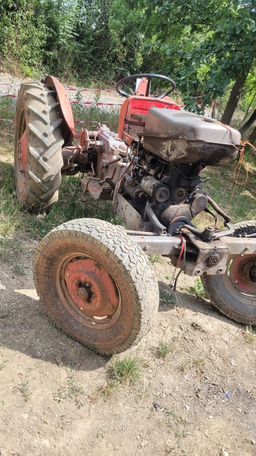 Dezmembrez tractor massey ferguson 135